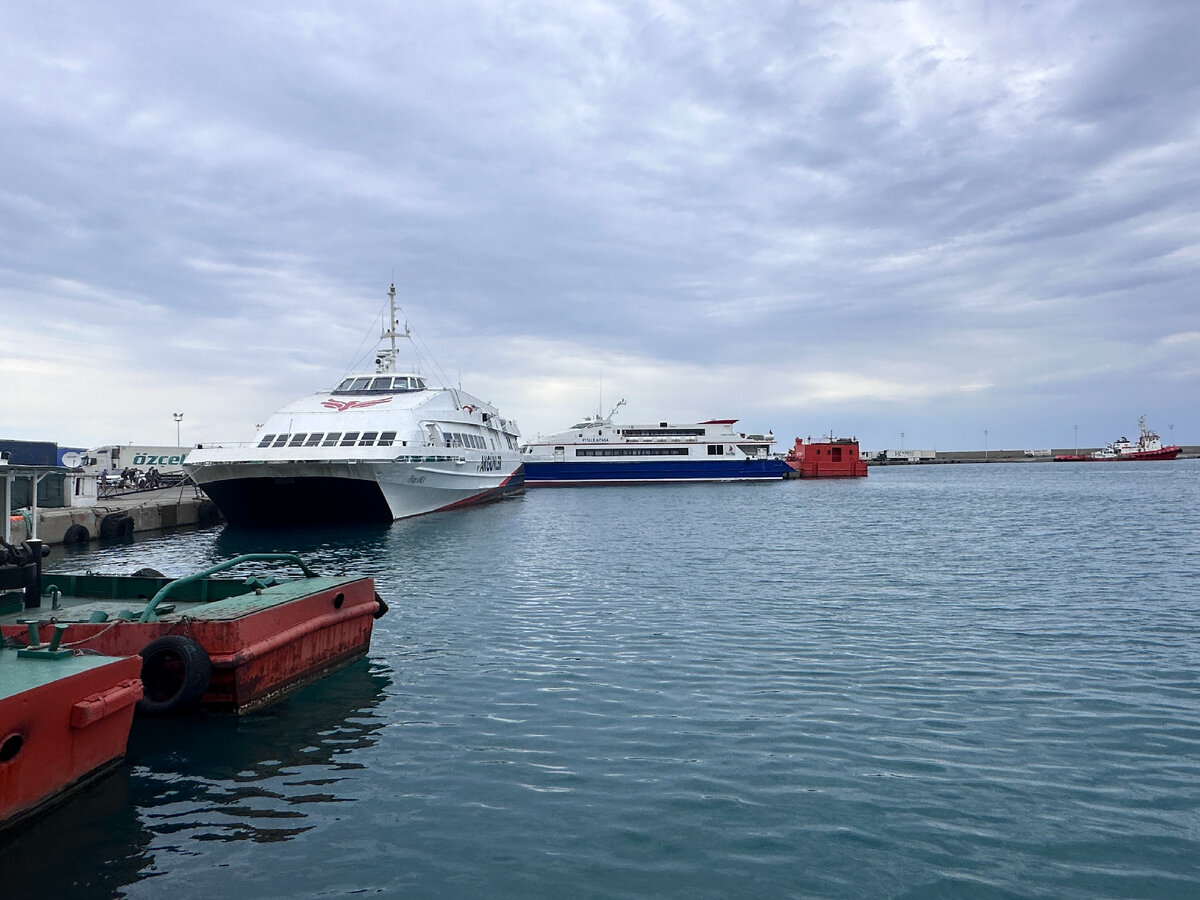 Порт Гирне в Турецкой республике Северный Кипр, сентябрь 2023 года. Мы прибыли сюда 9 сентября на брокер-тур, о недвижимости Северного Кипра расскажу отдельно. 
