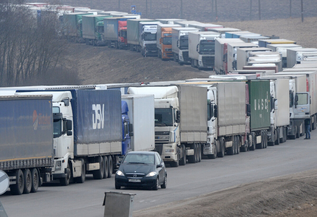 Так выглядит очередь из большегрузов на границе / © Sputnik, Виктор Толочко