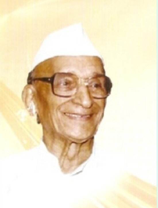 Одно из самых популярных изображений проф. Дурга Прасад Шастри. Но есть нюанс - это Дурга Прасад Чаудхари, основатель газеты Dainik Navayoti