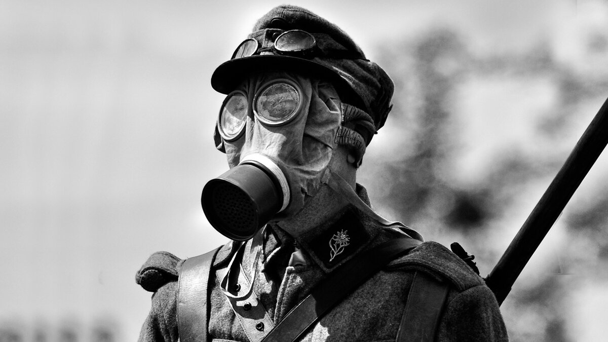 Немецки солдат в противогазе. Источник Яндекс картинки
