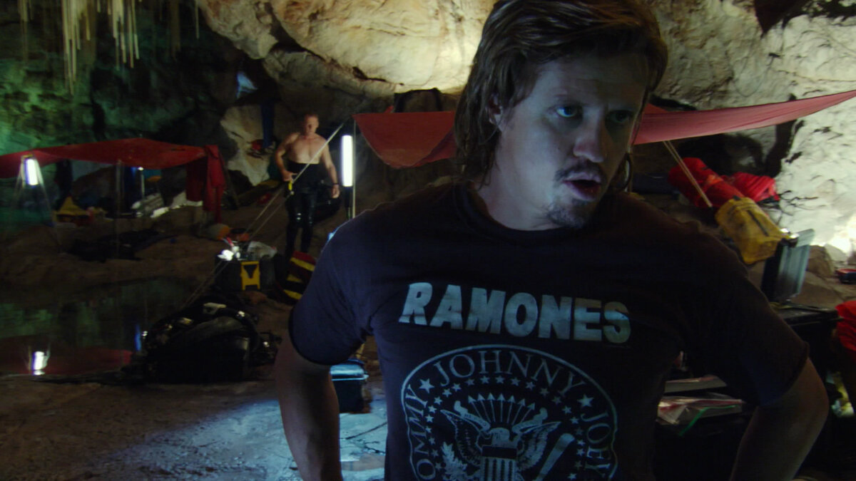 Кадр из фильма "Святилище" (2011)