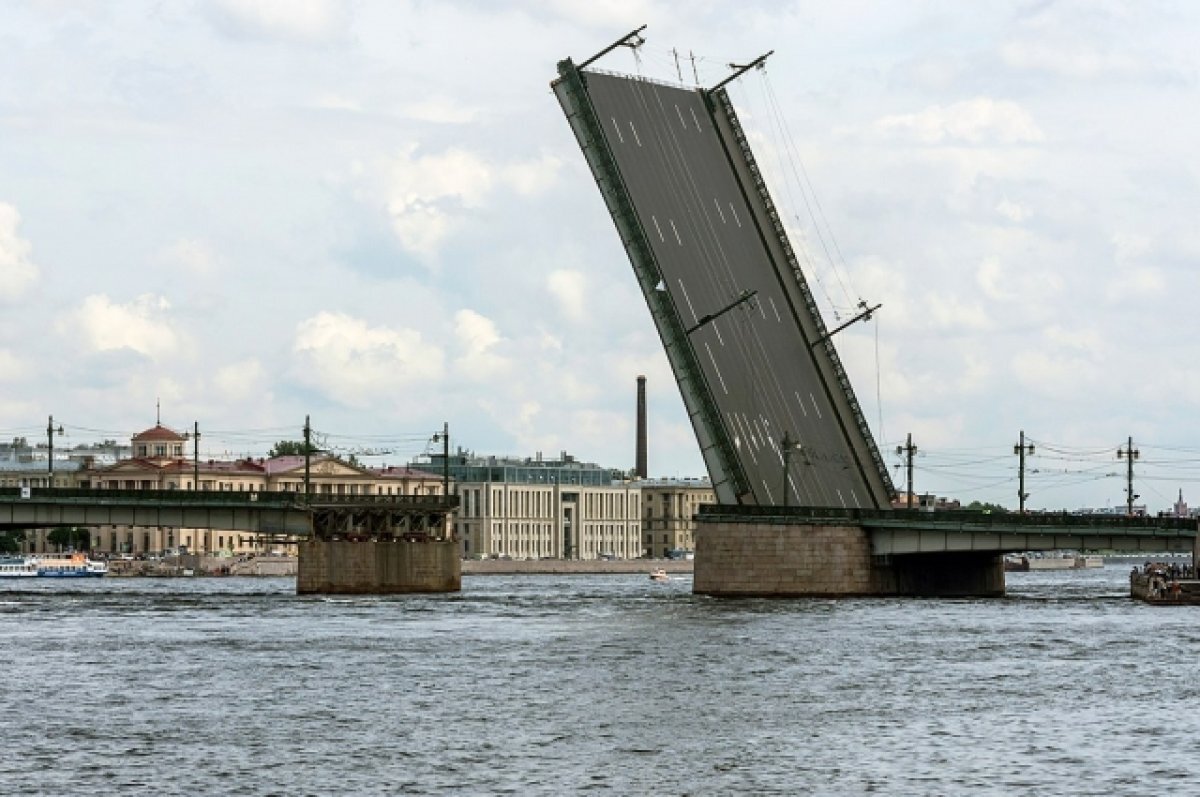    Литейный мост закроют в ночь с 13 на 14 апреля для машин и пешеходов