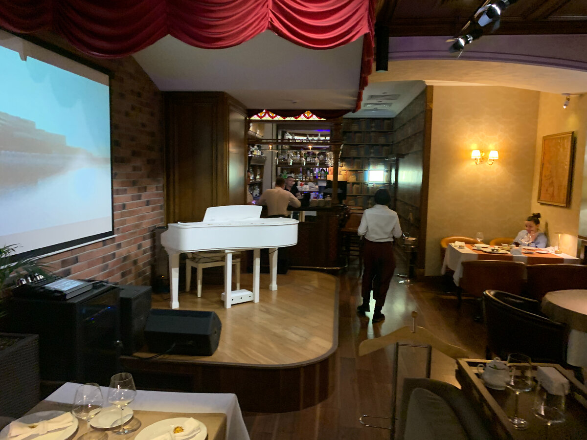 Интерьер основного зала