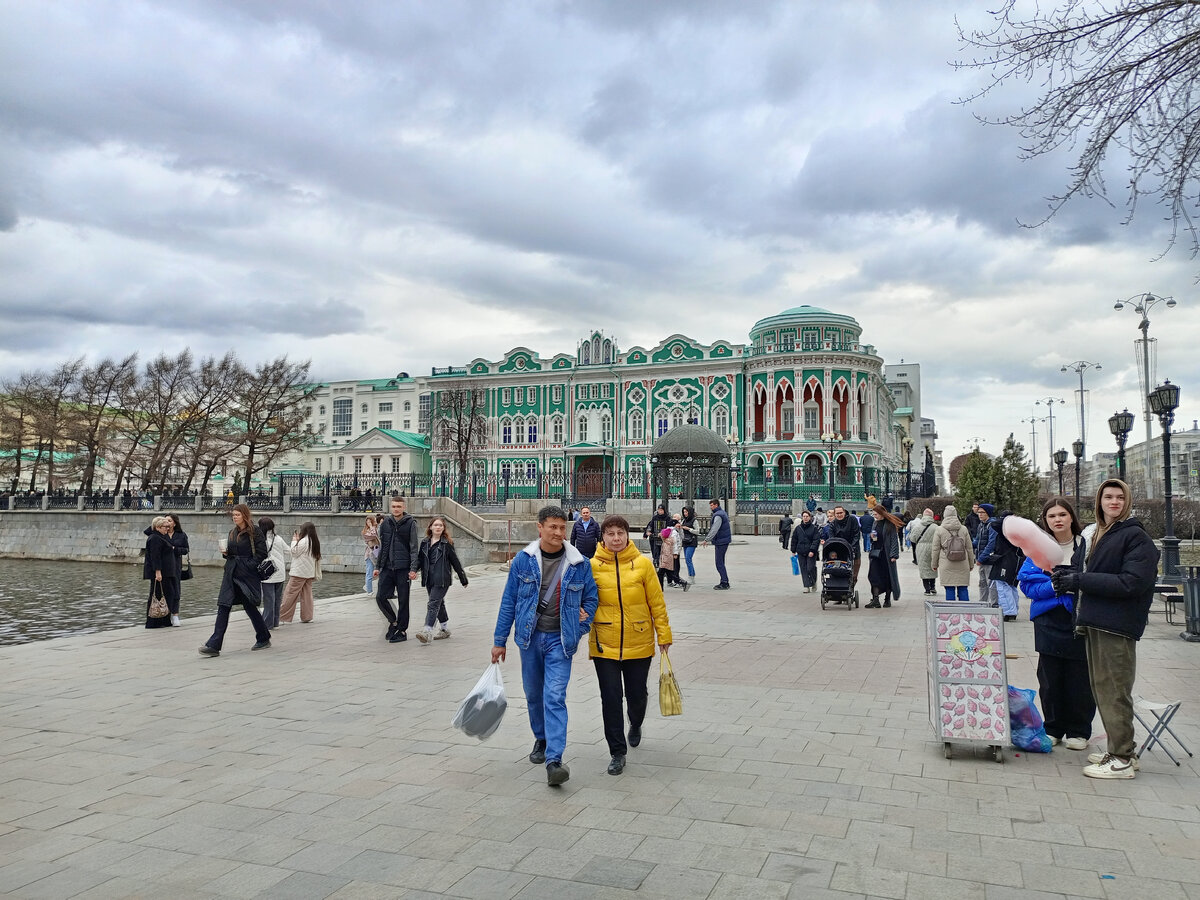 Погуляла по Екатеринбургу от Музея радио до улицы 8 Марта и обратно до  Плотинки | Пути-дорожки | Дзен