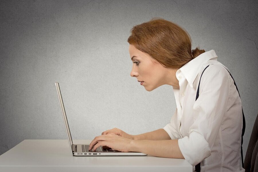 Проверьте, в каком положении сейчас ваша спина и шея? 