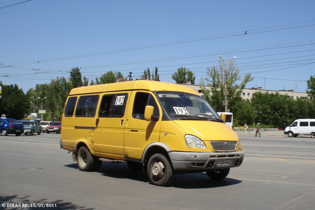 «ГАЗель» маршрута № 192 в районе конечной остановки Кинотеатр «Юбилейный».