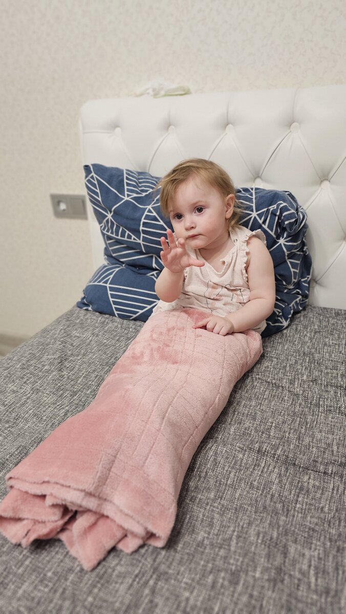 Моя русалочка всех приветствует 🧜‍♀️🧜‍♀️🧜‍♀️