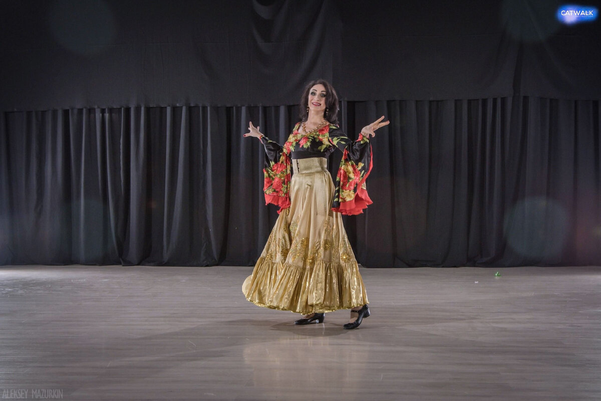 Цыганский танец «Кхэроро» в исполнении Qvarta Roma на фестивале-конкурсе Catwalk. Постановка Елены Морены. Dance studio, бизнес-центр «9 акров», 6 апреля 2024 г.