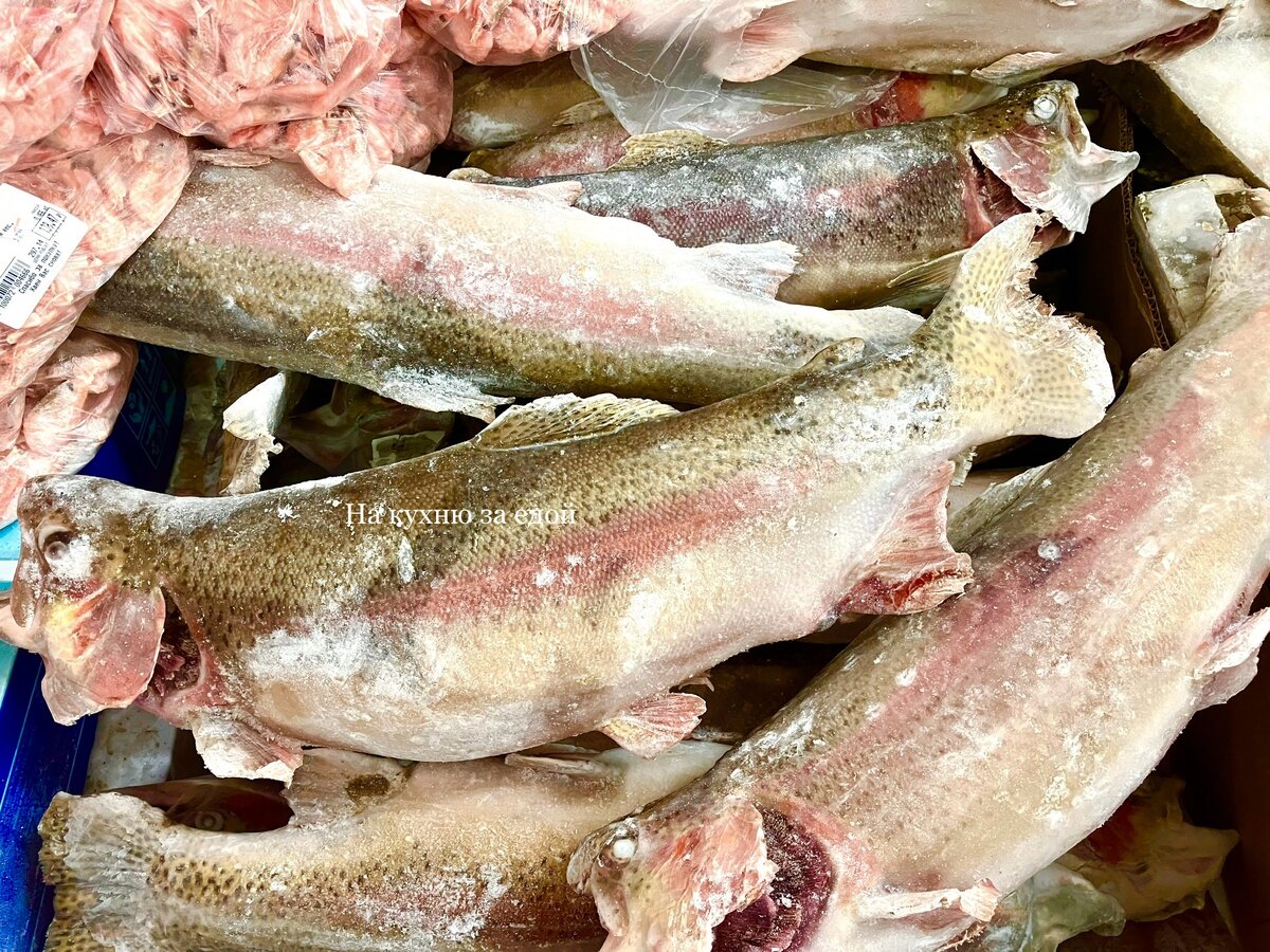Рыба из Светофора продукт про который чаще всего можно прочитать положительные отзывы. Привозят горбушу и форель непотрошеной и часто с икрой, а скумбрия просто свежая и вкусная.