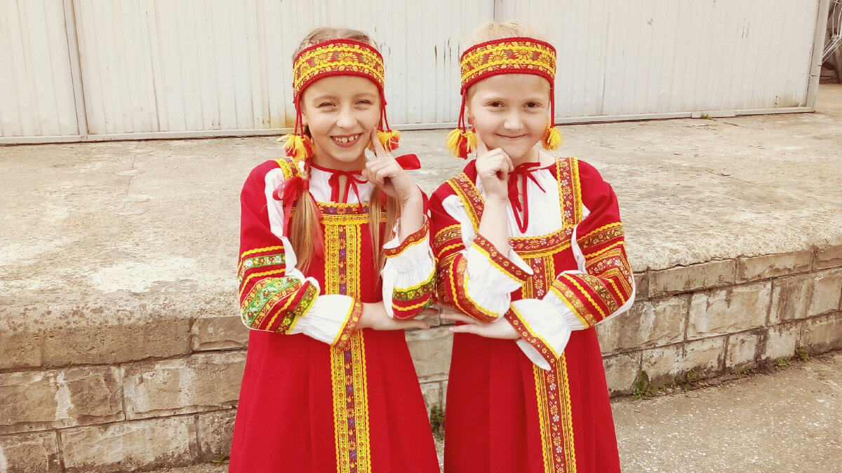 Вот примерно так надо улыбаться, как мы поняли))
