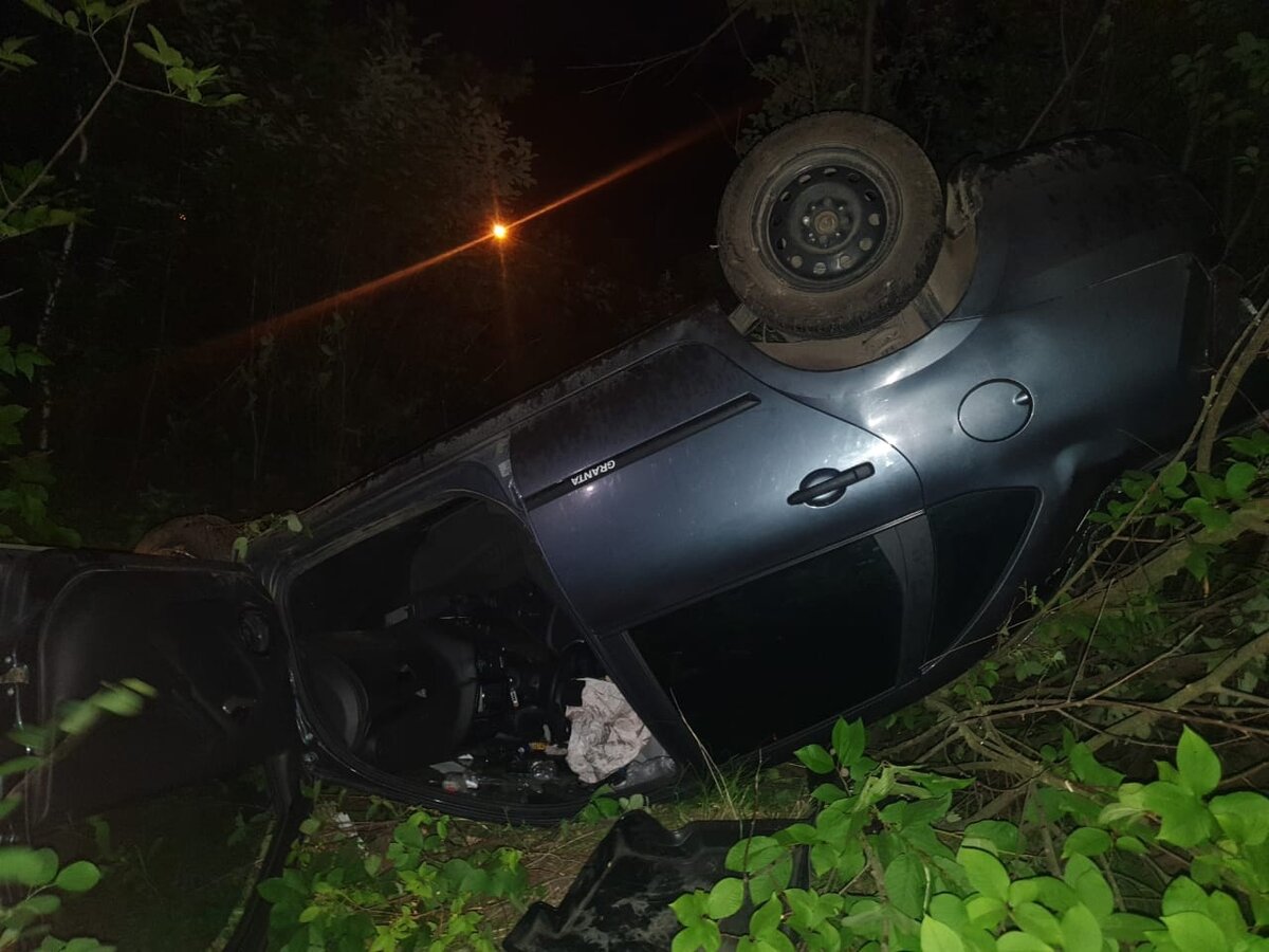 машина перевернулась