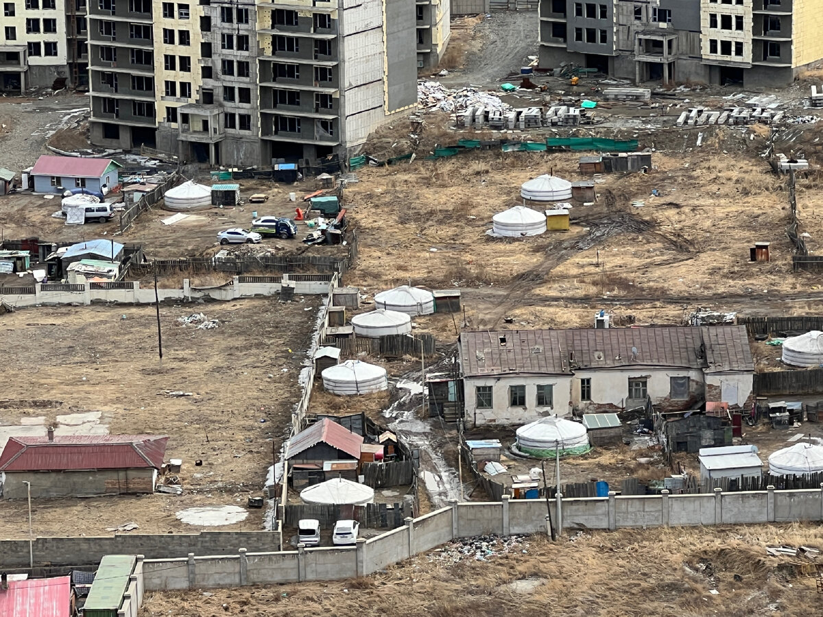 Улан-Батор. Вид сверху, юрты. Фото автора