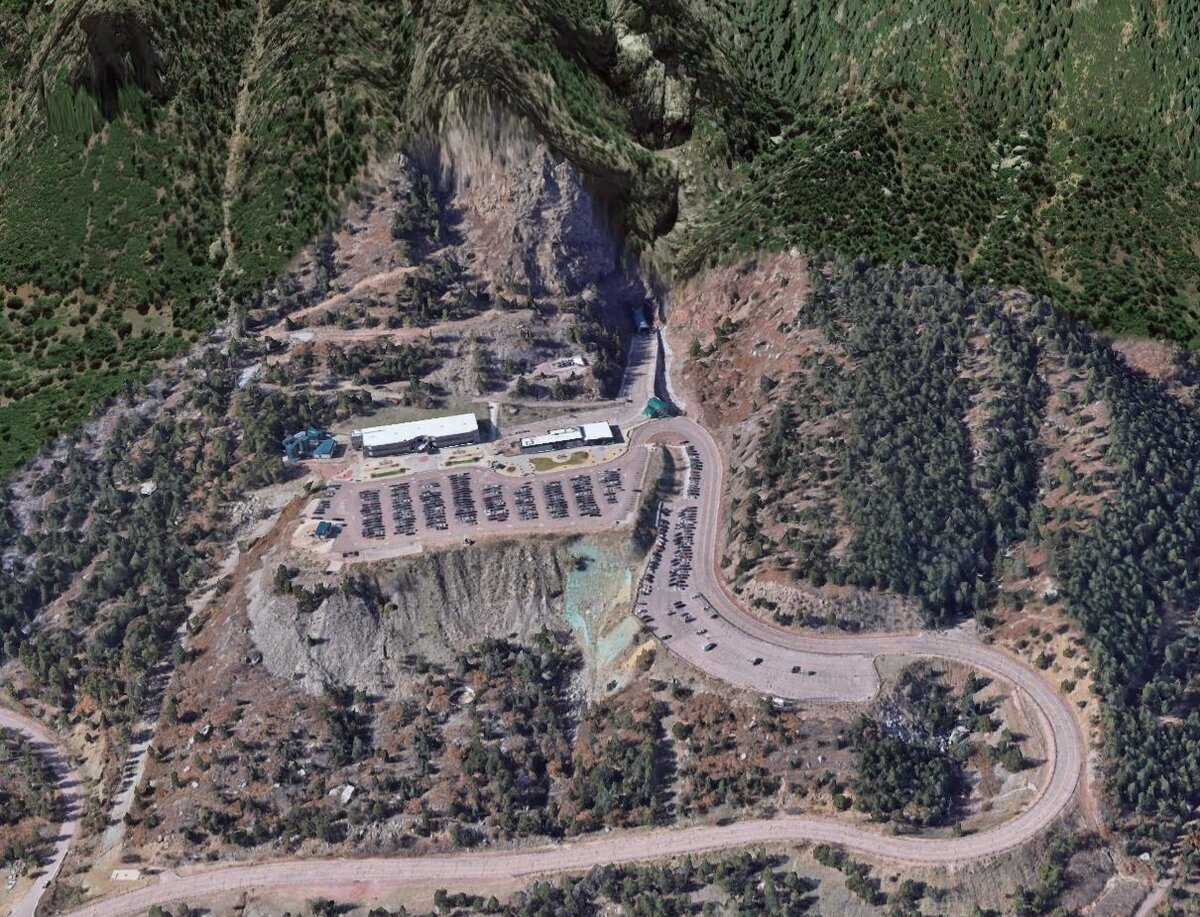 Комплекс norad в горе шайенн фото