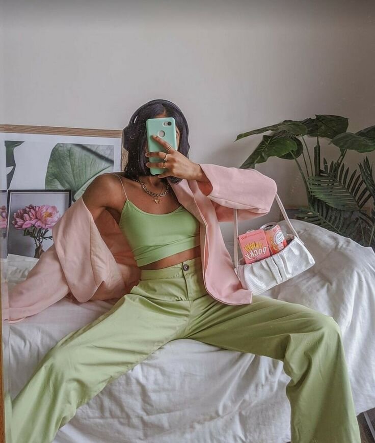 Пастельные тона ооооочень эстетично смотрятся. https://ru.pinterest.com