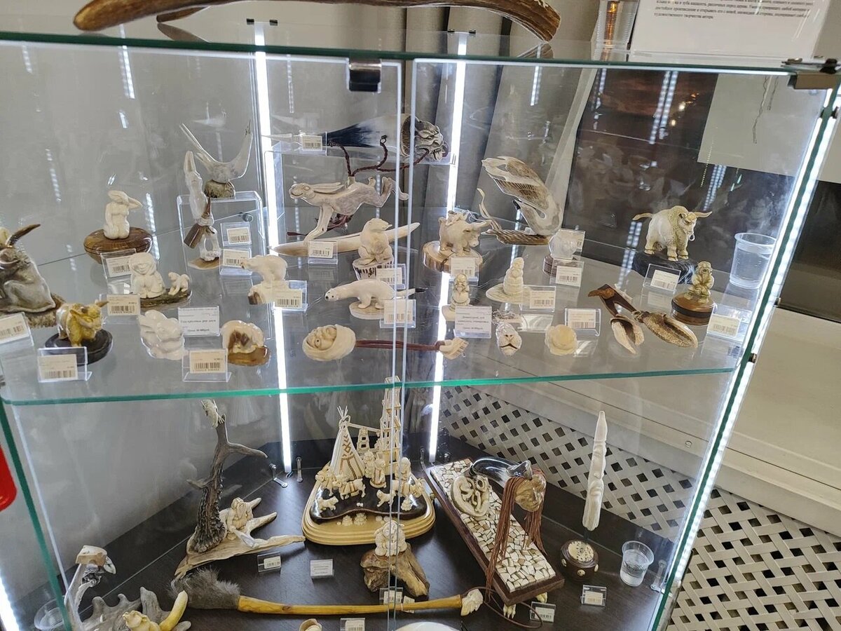 Один из традиционных промыслов в Тюмени — резьба по кости и бивню мамонта. Фото: Павел Владимирович / Яндекс Карты