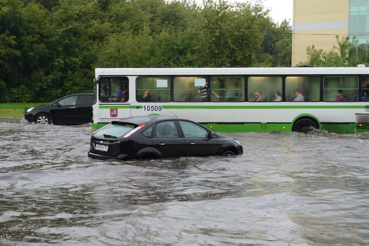 Почему водители в России боятся дождя (и что с этим делать) | Авто Mail ...