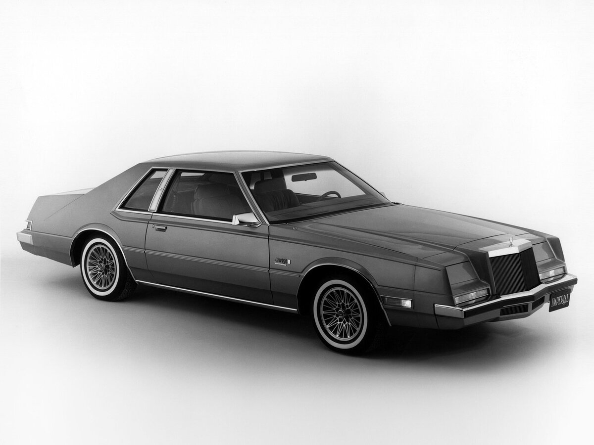    Первой и, как говорят, чуть ли не единственной лимитированной серией автомобиля, посвященного звезде шоу-бизнеса мирового масштаба, был Chrysler Imperial 1981−1983 годов выпуска. В честь американского певца ее назвали FS Edition (Frank Sinatra Edition). А разрешение на выпуск спецверсии у Фрэнка лично попросил его друг Ли Якокка. Отличительными чертами машины были окраска кузова и колер интерьера, подобранные под цвет глаз певца, а также специальная коробка с десятью кассетами Синатры, размещенная в салоне. Всего реализовано 278 таких машин.