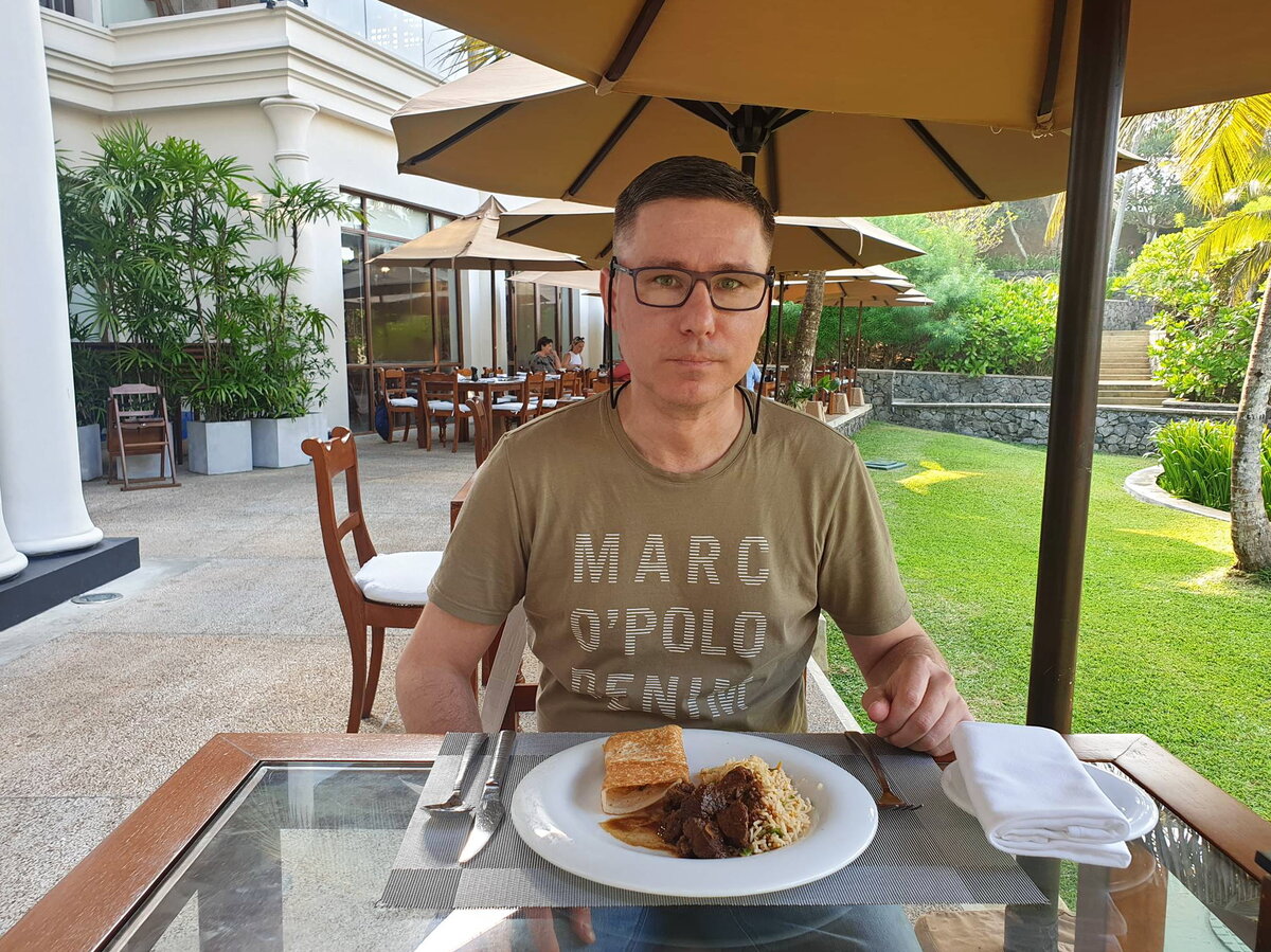 Димасик и национальный завтрак с рисом и бараньим карри :)