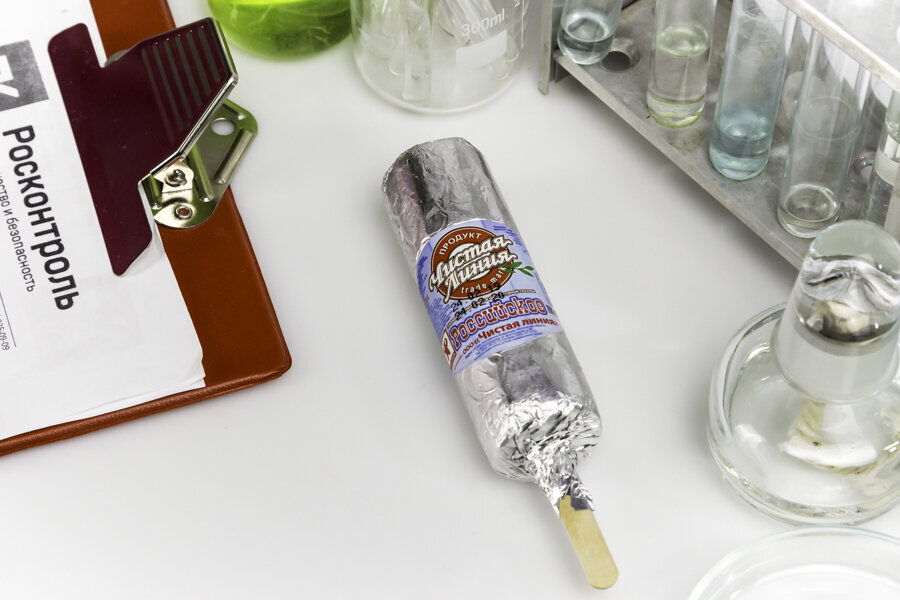 Этому сорту мороженого, облитому шоколадной глазурью, без малого сто лет. Первая промышленная партия была выпущена в США в 1920 году, под названием «эскимо пай» («эскимосский пирог»).