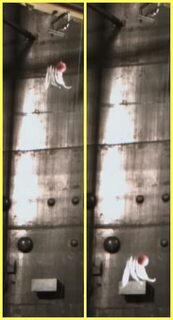 Падение перьев и шара в вакуумной камере.