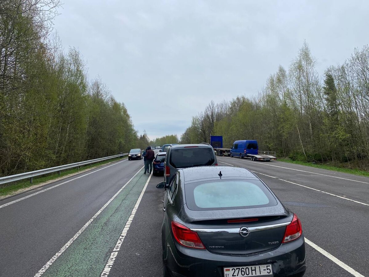 Со стороны Литвы на границе с Беларусью очередь из легковых автомобилей  достигла трех километров | Новости Гродно s13.ru | Дзен