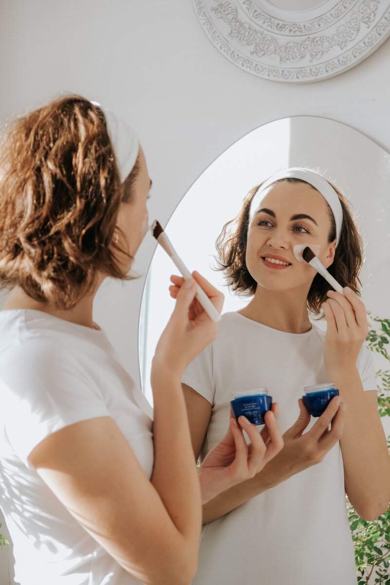 Это я - Настя Малахит, мне 36 лет )) У меня два сына, и я - эксперт в области космецевтики с десятилетним стажем