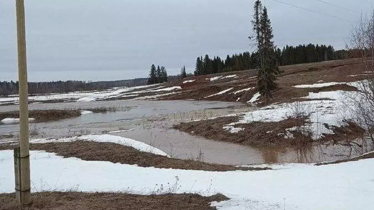     В реках Удмуртии продолжается подъем уровня воды, в некоторых водоемах он приближается к неблагоприятной отметке. Об этом в соцсетях рассказал глава правительства региона Ярослав Семенов.