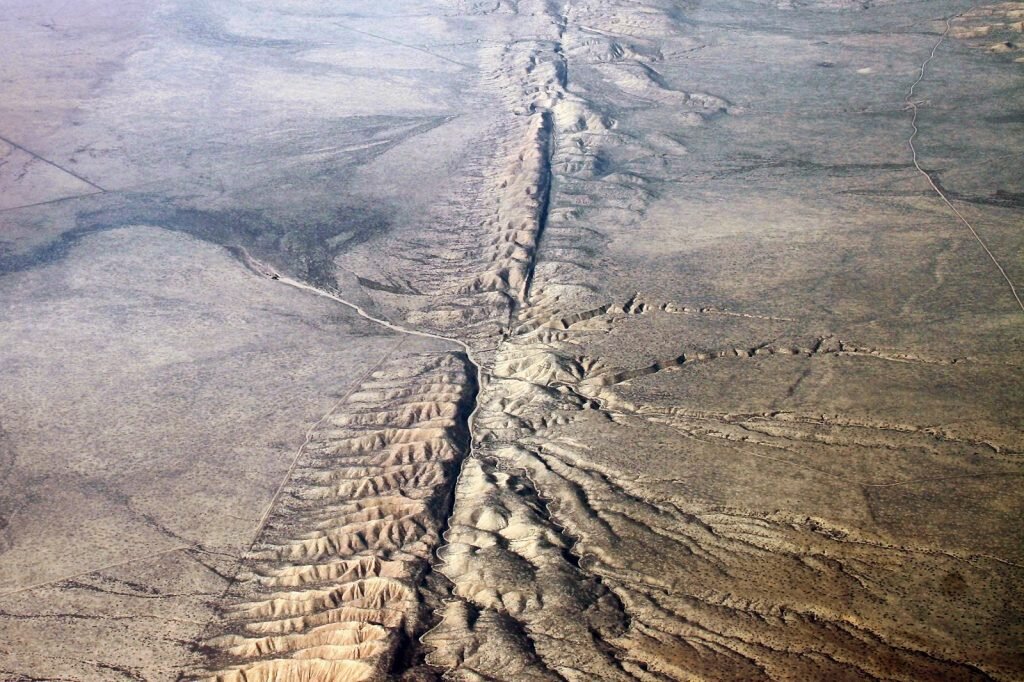 Σύμφωνα με μια νέα μελέτη, οι σεισμοί στο ρήγμα του San Andreas συμβαίνουν περίπου κάθε 22 χρόνια (δώστε ή παίρνετε ένα ή δύο χρόνια).-2