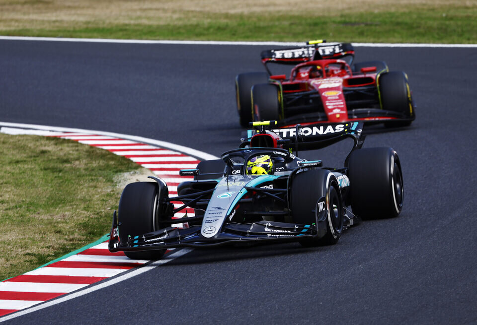    «Вернет себе мотивацию на короткий срок». Ален Прост не исключил провала Хэмилтона в FerrariLAT Images / Mercedes