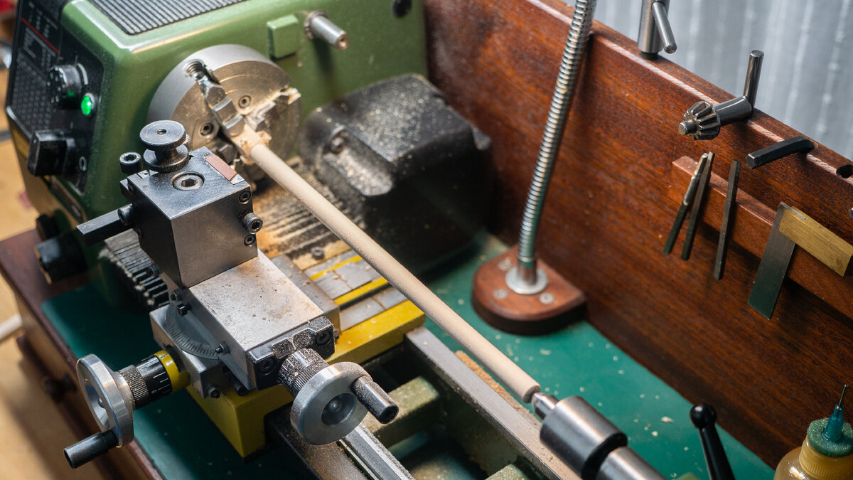 Точение мачты.