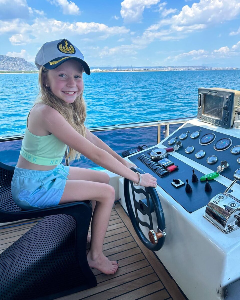    Врачи сомневались, что Анастасия Радзинская сможет ходить и говорить, но она стала успешным блогеромСоцсети