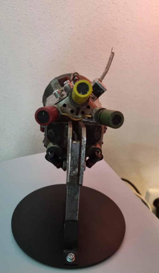    Фанат Fallout создал гамма-пушку из подручных материалов