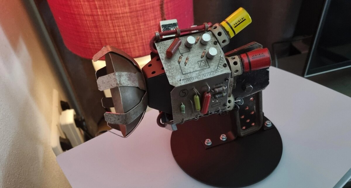    Фанат Fallout создал гамма-пушку из подручных материалов