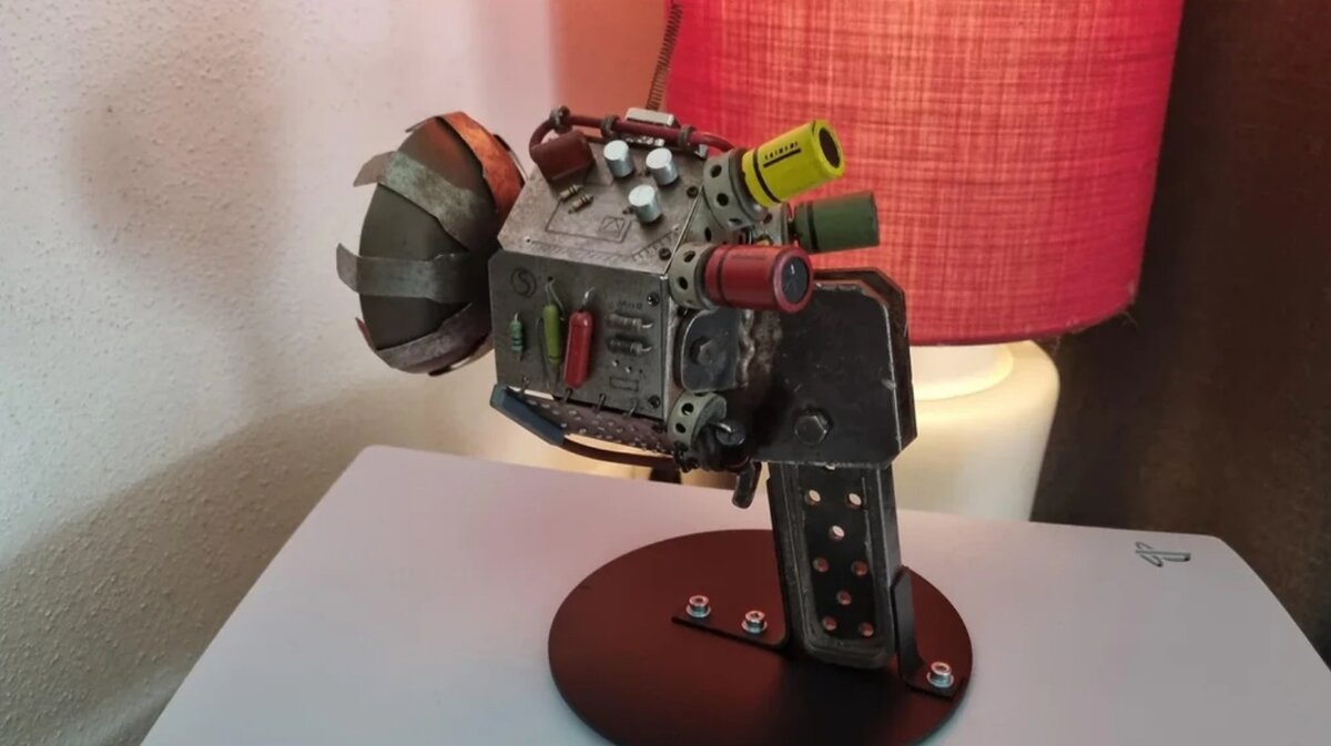    Фанат Fallout создал гамма-пушку из подручных материалов