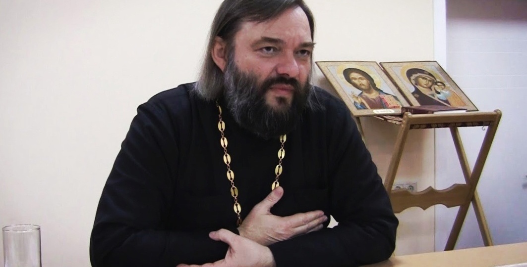 Почему смотреть новости вредно для души? Объясняет священник