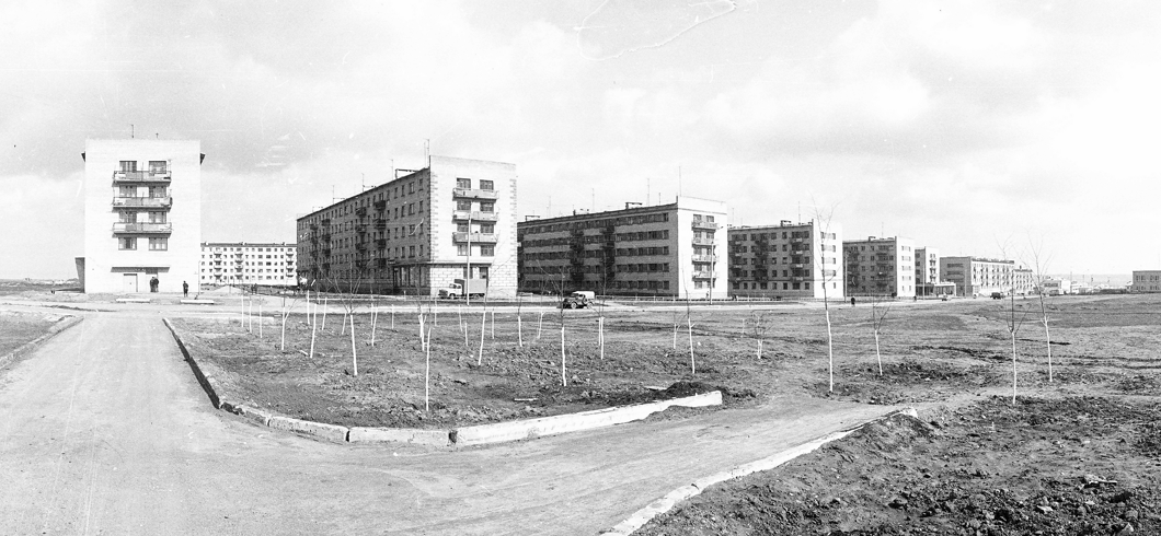 Здесь будет "Чебурашка". Вид от Дома Техники. Фото М.К. Петрова