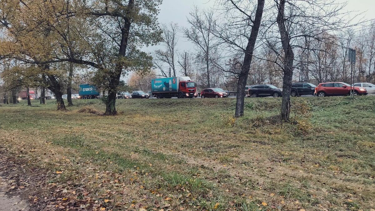     Жители Нижнего Новгорода пожаловались на пробки в городе. По их словам, они образуются якобы из-за грузовиков. Ситуацию прокомментировали в мэрии города, рассказав где в последнее время наблюдаются заторы и как их можно объехать.