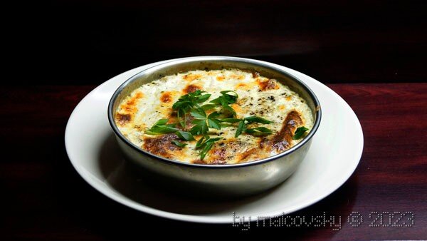 Куриные гребешки в сливочном соусе в духовке