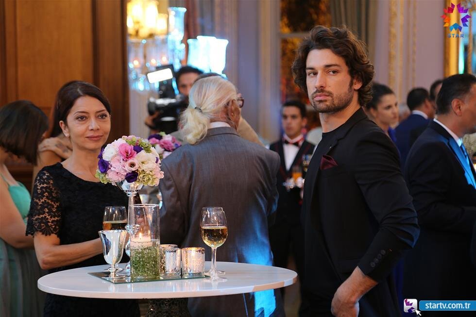 кадр из сериала "Госпожа Фазилет и ее дочери"