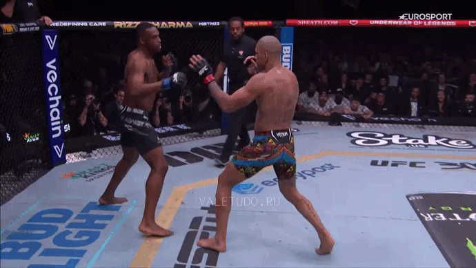 Алекс Перейра роняет Джамла Хилла