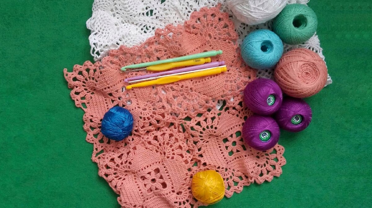 Квадратные мотивы для скатерти связаны из пряжи "Пион" ПНК им. Кирова