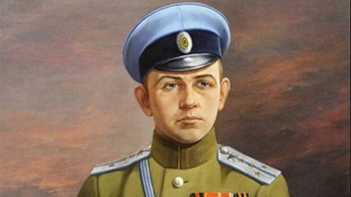    Подъесаул Н. Н. Туроверов в форме Атаманского полка / Фото: Public domain