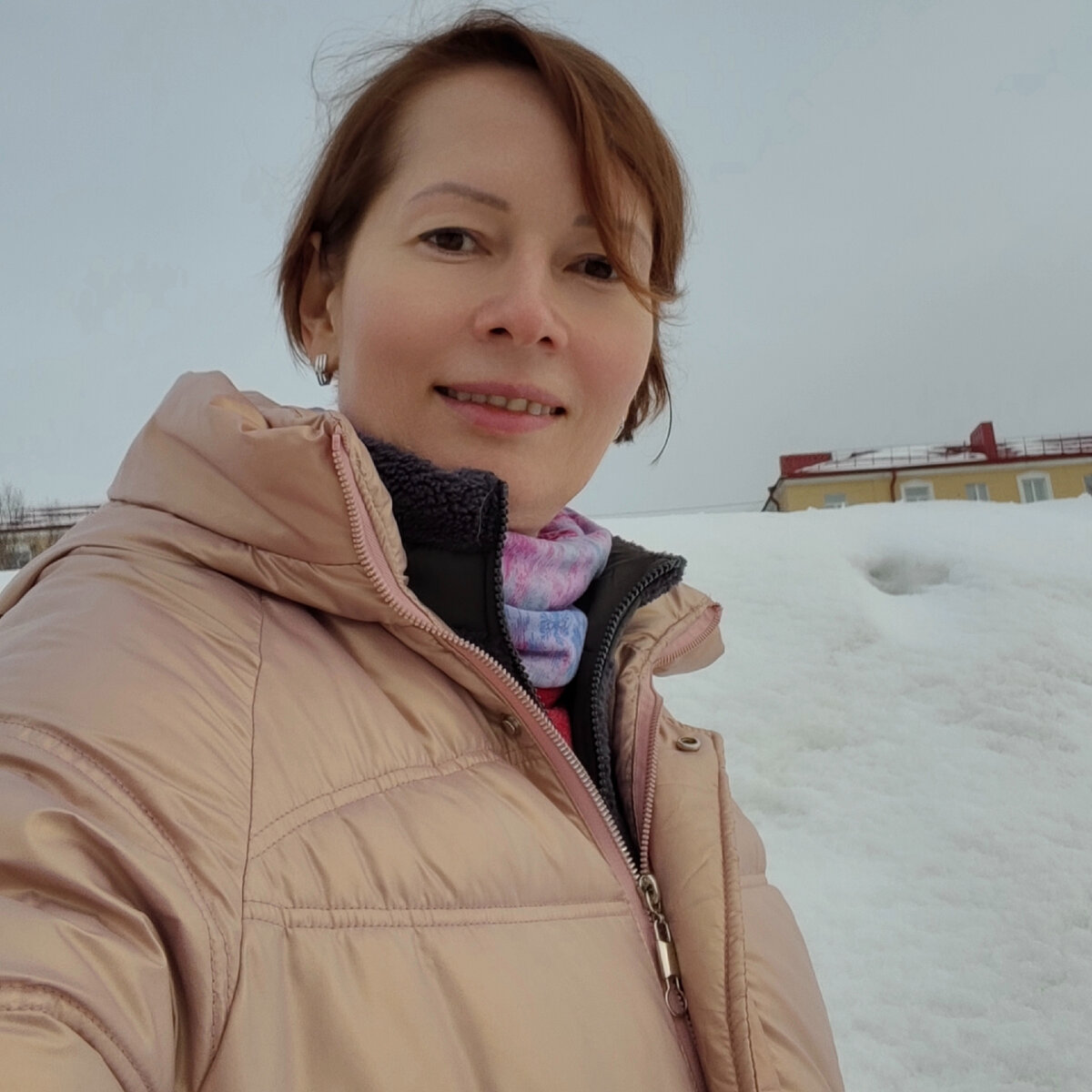 Фоткала сама на тапок, вышло что вышло, снега по плечи 