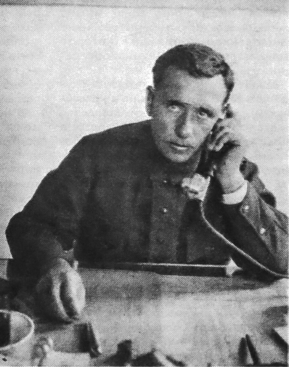 Наум Иванович Васильев — директор комбината «Красный треугольник». 1932 год