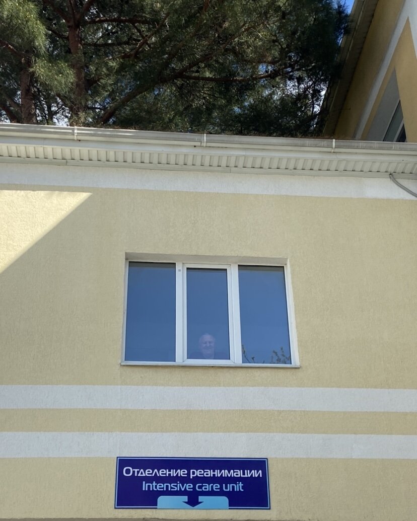 Папа нас провожает