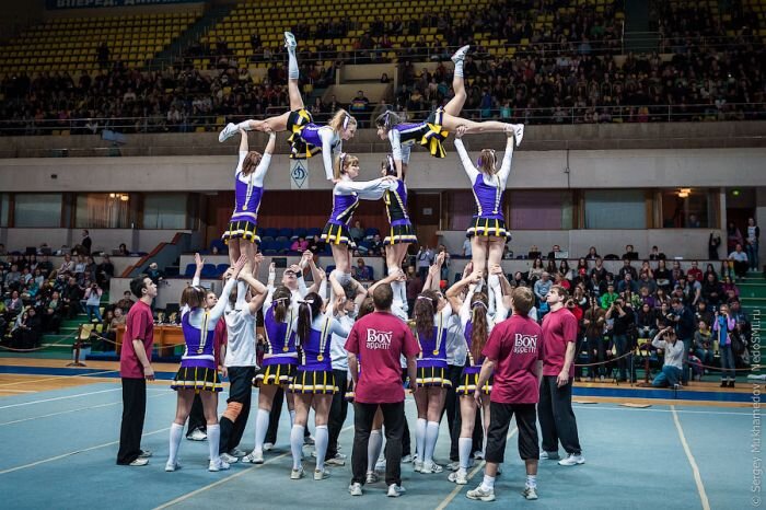 Чир-лидерство