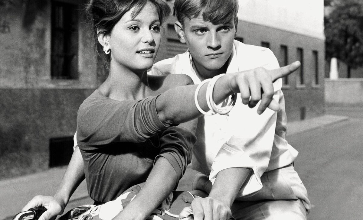   Клаудия Кардинале. Кадр из фильма «Девушка с чемоданом» (1961)