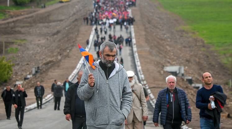    Александр Патрин / ТАСС Участники протестной акции на армянско-азербайджанской границе