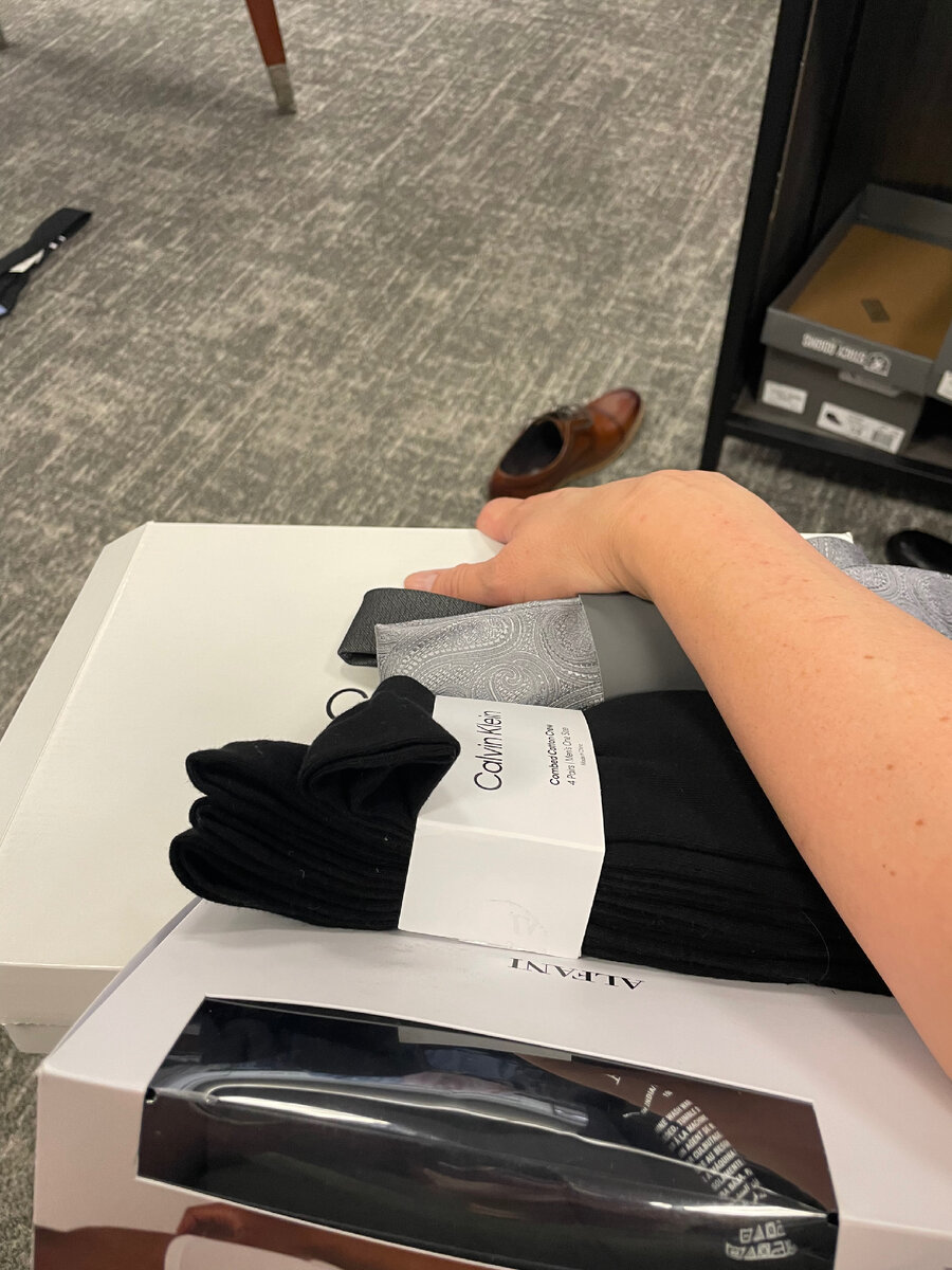 Устала. Пусть ищет, а я посижу🤣