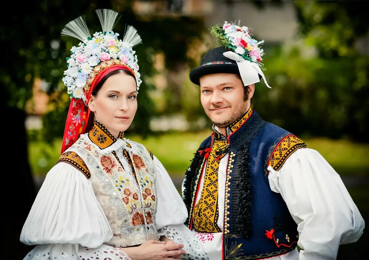 Моравы в национальных костюмах.